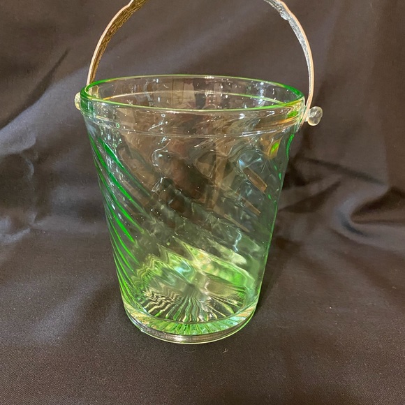Green Vaseline Swirl Glass bucket - Picture 1 of 7